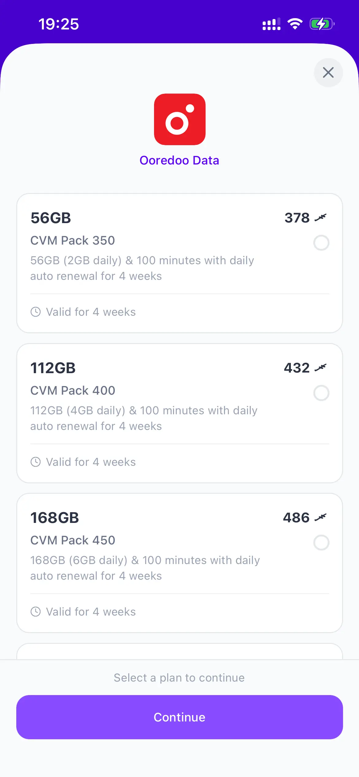 The Ooredoo data packs screen in the Payer app, listing each pack with its allowance, daily data and price
